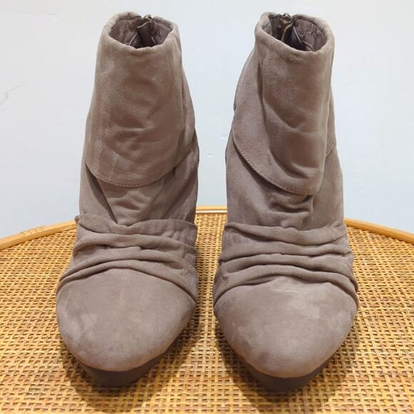 Nine West Jaxine2 Taupe Beige Ankle Booties Women's 10 Faux Suede Office Slouch - Picture 3 of 8